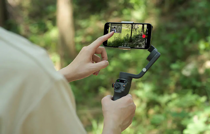 Nên mua gimbal hay gậy selfie chống rung 2