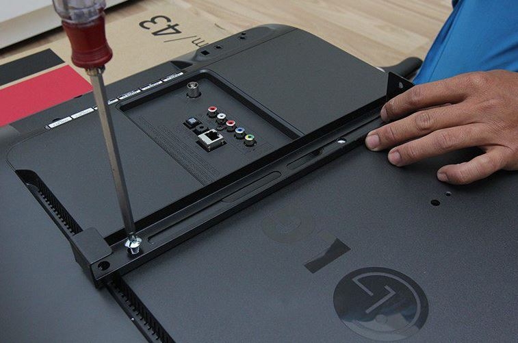 nên mua khung treo tivi hãng nào tốt 2025 3