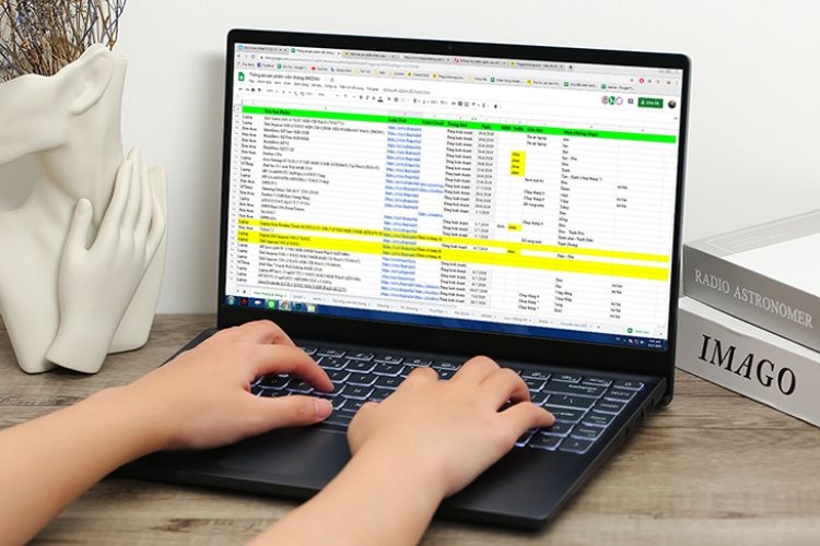 Nên mua laptop 14 hay 15.6 inch