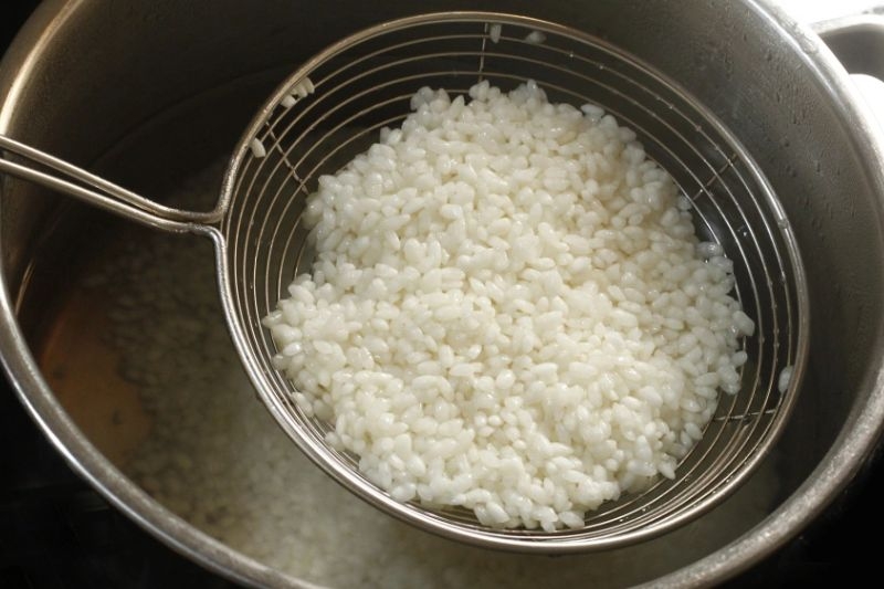 ngâm gạo nếp trước khi đồ xôi ảnh 1