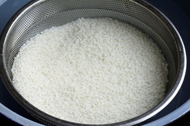 ngâm gạo nếp trước khi đồ xôi ảnh 2