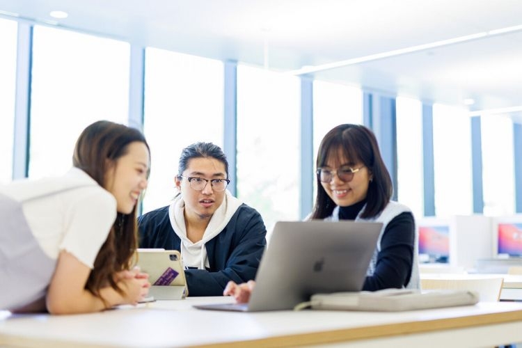 nganh-chinh-tri-hoc (5).jpg