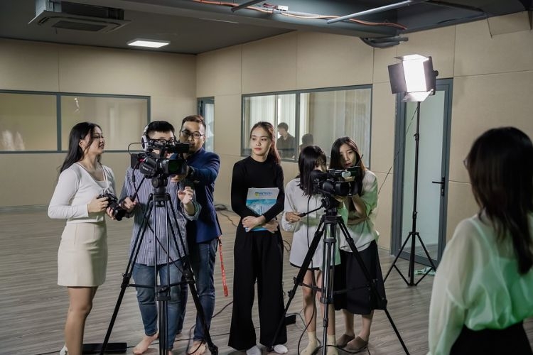 nganh-truyen-thong-da-phuong-tien-diem-chuan (6).jpg