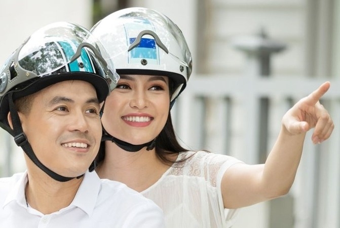 người ngồi sau không đội mũ bảo hiểm hình 4