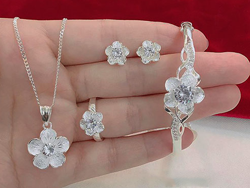 những lưu ý khi đeo bạc (hình 2)