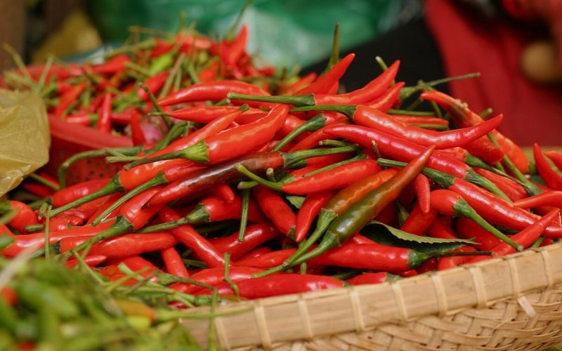 những thực phẩm không nên cho vào nồi nấu chậm - ớt cay