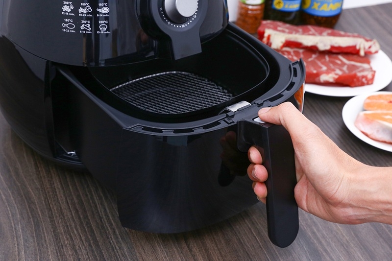 nồi chiên không dầu có cần dầu không hình 3