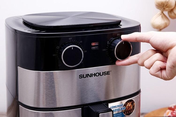 Nồi chiên không dầu có nướng bánh được không hình 8