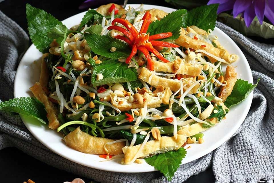 Cách nộm rau muống, đậu phụ chay giòn ngon lạ miệng, ăn hoài không ngán tại nhà