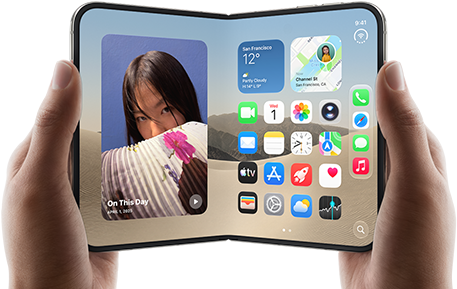 iPhone [V68], màu [L8], được cầm bằng hai tay theo hướng ngang, đang mở ra, màn hình trong hiển thị ảnh ở bên trái, ứng dụng ở bên phải