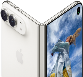 iPhone Duo, mở một phần như cuốn sách với cơ chế bản lề ở giữa, vỏ ngoài mặt sau bên trái có logo Apple và camera kép, màn hình ngoài bên phải hiển thị ảnh chân dung của một người có mái tóc vàng