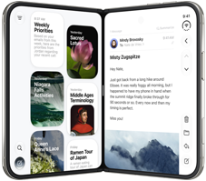 Ba phiên bản iPhone Duo đặt cạnh nhau, được gập theo dáng khác nhau: iPhone Duo bên trái được dựng thẳng trên chính cạnh máy theo hình chữ V ngược, màn hình hiển thị chế độ Chờ với ứng dụng Đồng Hồ, iPhone Duo ở giữa đứng thẳng theo hình chữ V ở chế độ Chờ với ứng dụng Siri ở bên trái và ứng dụng Tin Nhắn ở bên phải, iPhone Duo bên phải được mở ra, dựa trên khung vỏ phía dưới, ứng dụng Fitness+ hướng về phía trước