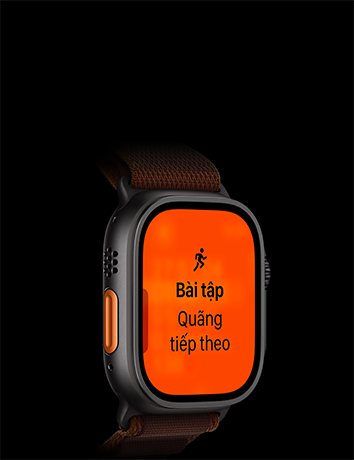 Apple Watch Ultra 4, vỏ titan, màu đen, bài tập Chạy Bộ, quãng tiếp theo, mặt ngoài bên trái, nút Tác Vụ màu cam, Dây Quấn Alpine