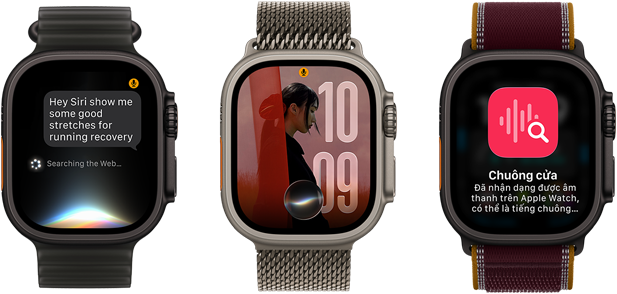 Ba thiết bị Apple Watch Ultra 4, một thiết bị có vỏ titan đen, cuộc trò chuyện với Siri AI, Dây Đeo Ocean màu đen trong mờ, một thiết bị có vỏ titan tự nhiên, ảnh được cá nhân hóa trên mặt đồng hồ hiển thị với tổ hợp Siri AI, Dây Quấn Milan titan tự nhiên, và một thiết bị có vỏ titan đen, Tóm Tắt Siri, Dây Quấn Trail màu đỏ burgundy