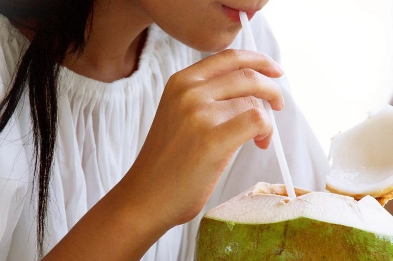 Nước dừa hạt chia ảnh 1