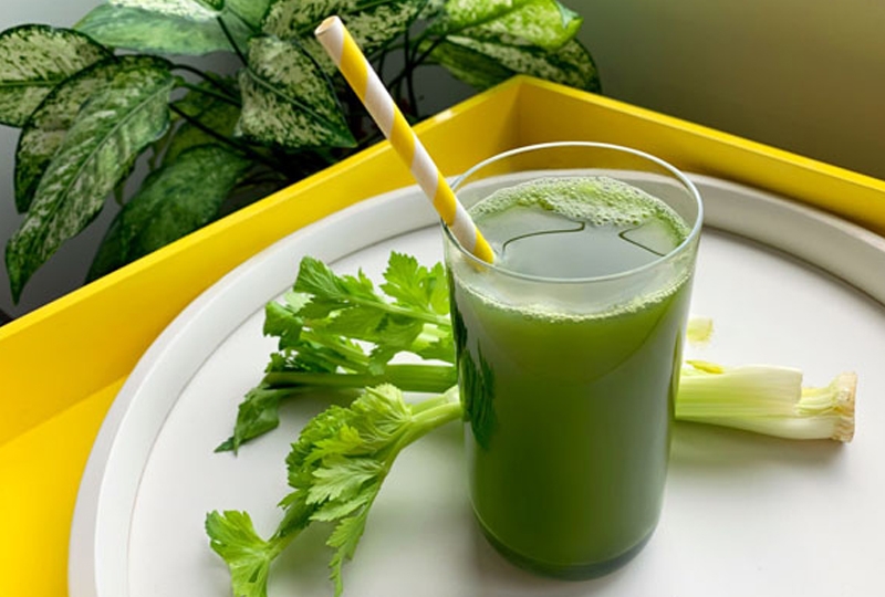 Nước ép trị mụn nội tiết - Nước ép cần tây.