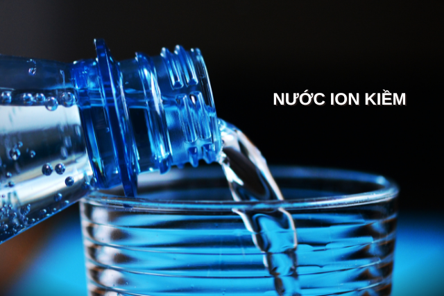 Nước ion kiềm: Sự thật ít ai biết về loại nước đang được nhắc đến như bí quyết sống khỏe và kéo dài tuổi xuân