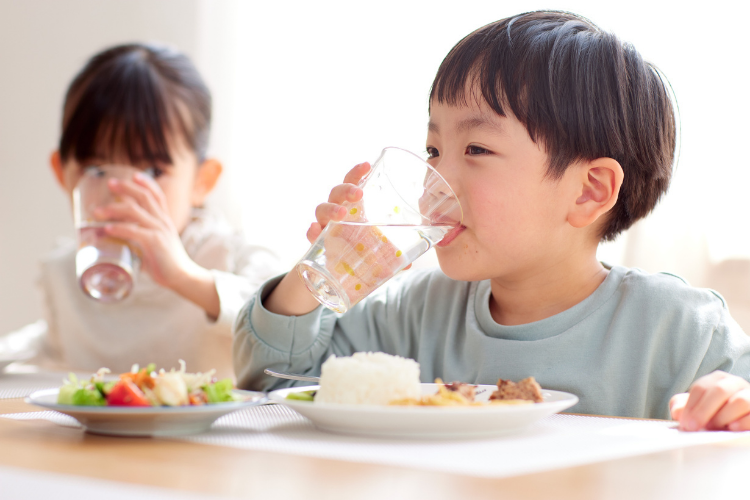 nước ion kiềm có tốt cho trẻ em 2
