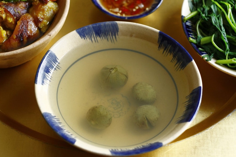 Nước luộc rau muống màu xanh sẫm ảnh 4