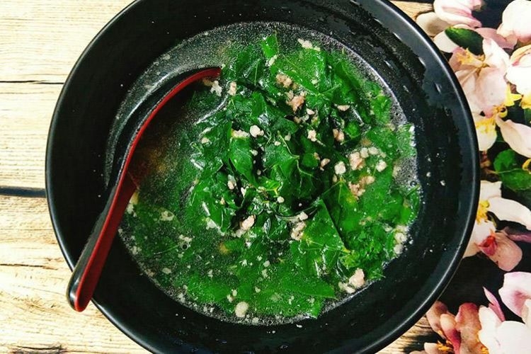 Nước luộc thịt nên để nấu canh hay đổ đi?