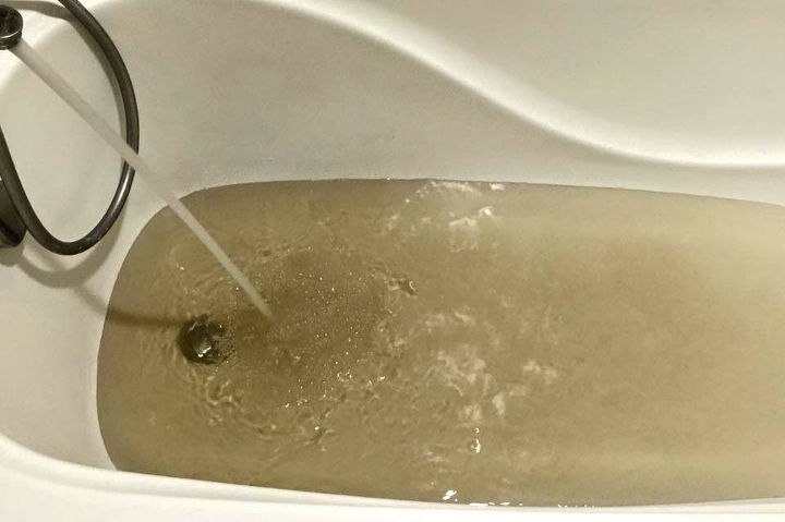 cach nhan biet nuoc nhiem mangan