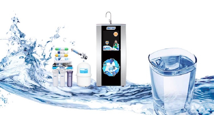 Nước từ m&aacute;y lọc nước Karofi c&oacute; bọt kh&iacute; (H&igrave;nh 2)