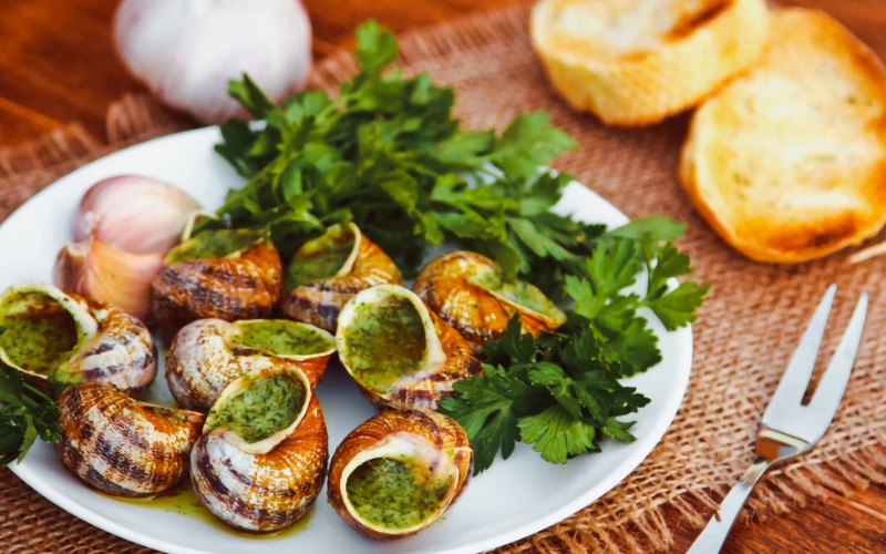 Chế biến ốc sên nướng bơ tỏi