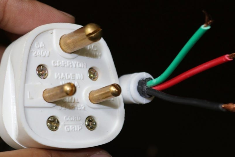 Phích cắm 3 chân có tác dụng gì 1
