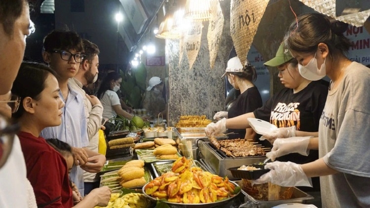 phố đi bộ nguyễn huệ 9