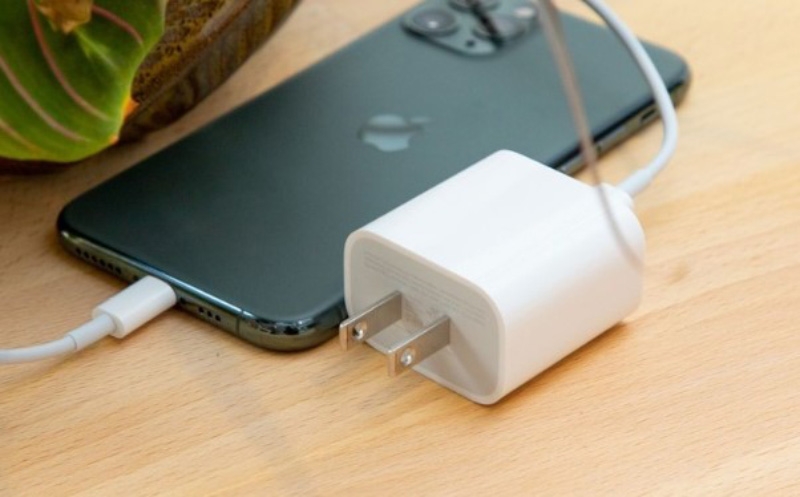 Có nên mua phụ kiện iPhone giá rẻ?