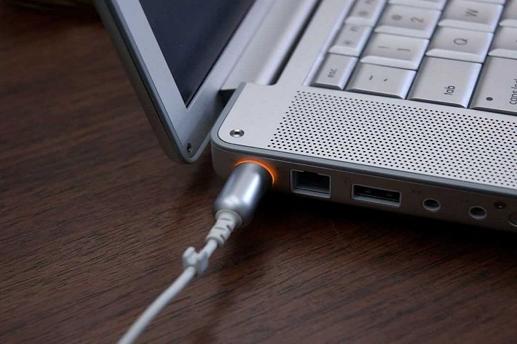 pin-laptop-0-available-plugged-in (4).jpg