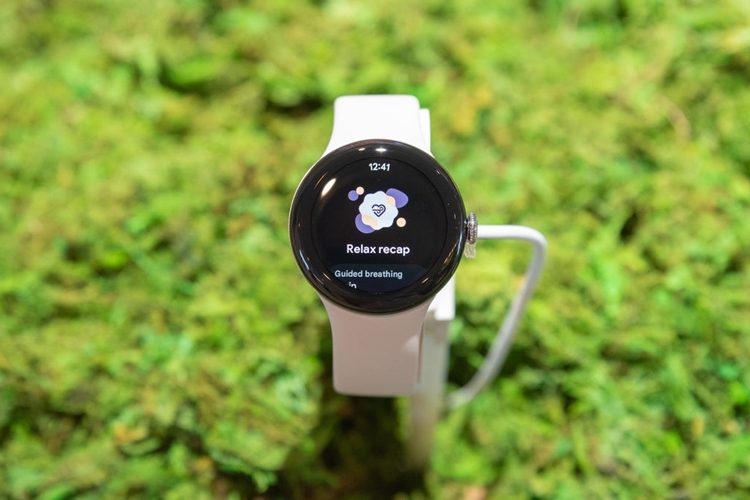 Pixel Watch nhận cập nhật tháng 4/2025, sửa lỗi, cải thiện thông báo