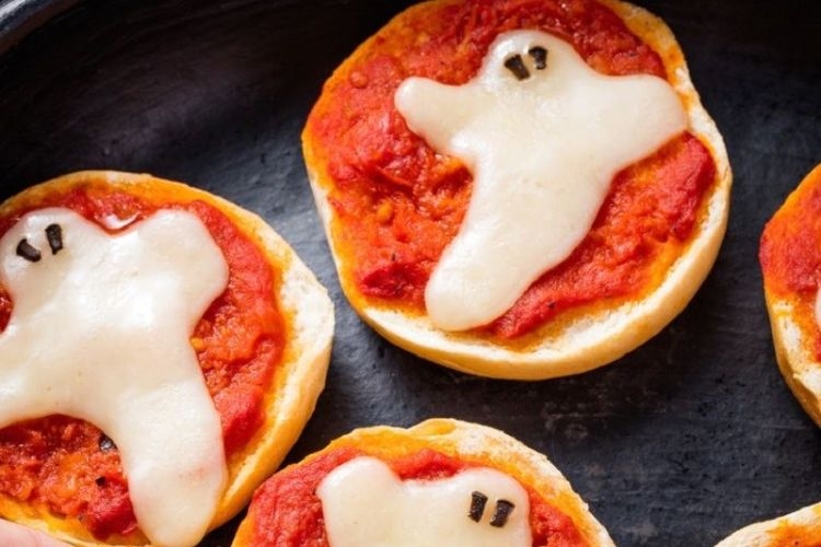 Hướng dẫn làm pizza con ma đẹp mắt, độc đáo, gây ấn tượng trong mùa lễ hội Halloween