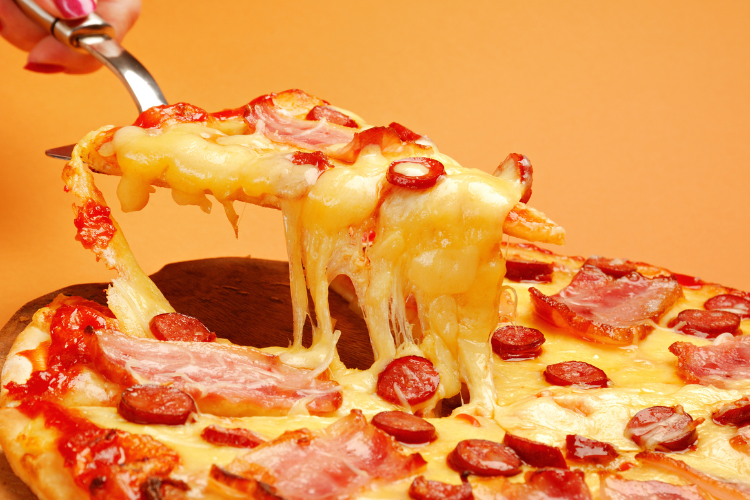 Pizza xúc xích hình 4