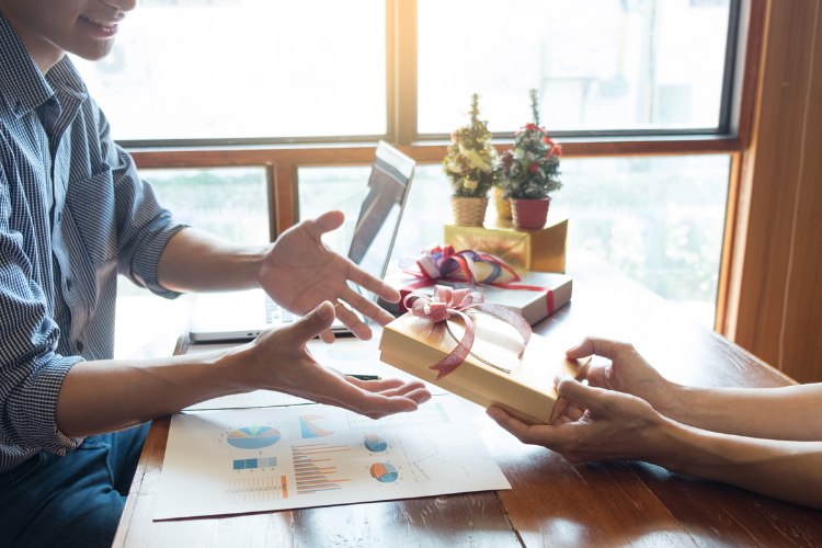 Quà Tết 2025 cho khách hàng (ảnh 1)