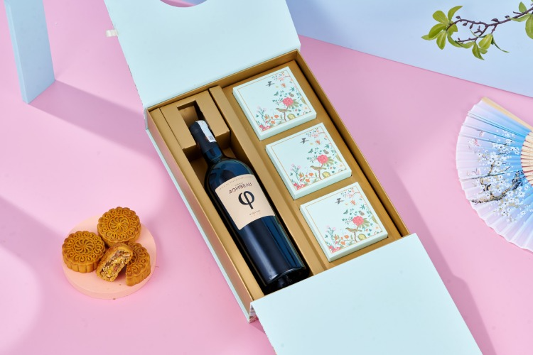 Rượu vang hoặc rượu cao cấp
