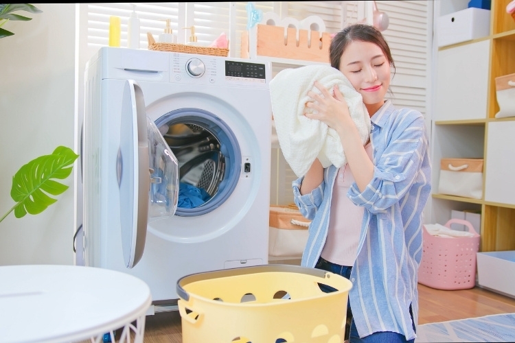 Quần áo mới mua về có nên giặt trước khi sử dụng? Lưu ý quan trọng về thói quen giặt quần áo