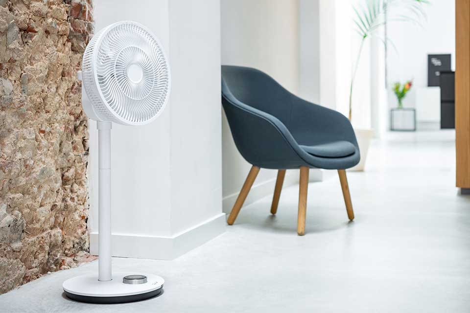 Tư vấn chọn quạt cây cho phòng khách tốt nhất 2026: 5 gợi ý đáng mua cho gia đình hiện đại