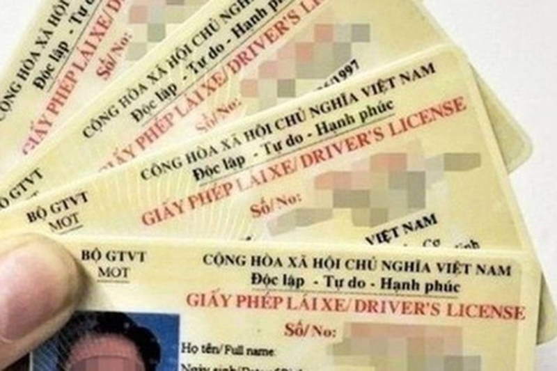 quên mang giấy tờ xe ô tô phạt bao nhiêu hình 1