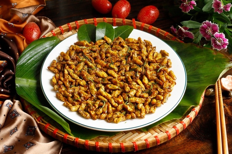 Cách rang nhộng tằm tránh dị ứng: Bí quyết chế biến an toàn và thơm ngon