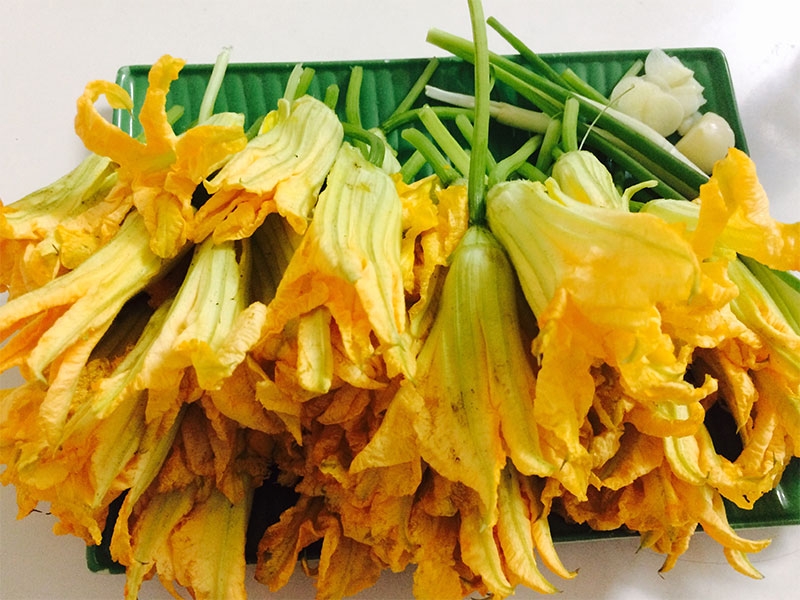 Bông bí vàng rực, vị ngọt tự nhiên