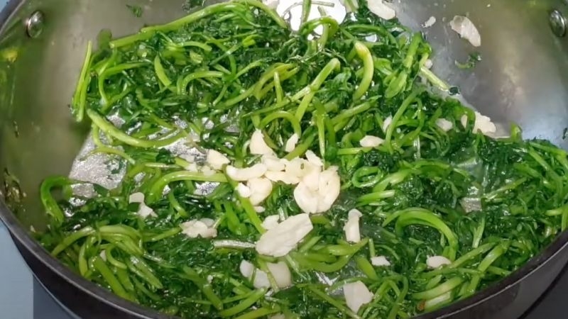 cách làm rau cải xoong xào thịt bò (ảnh 6)