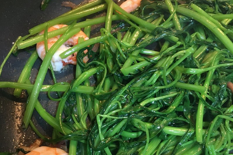 Rau muống xào tôm hình 5