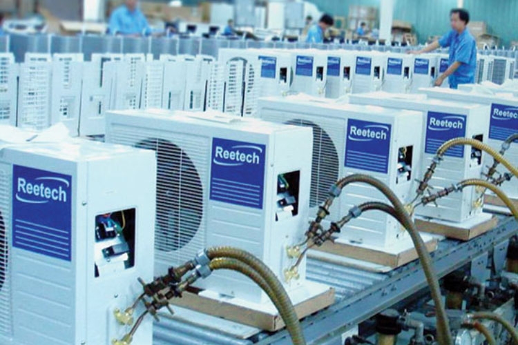 reetech-cua-nuoc-nao-1.jpg