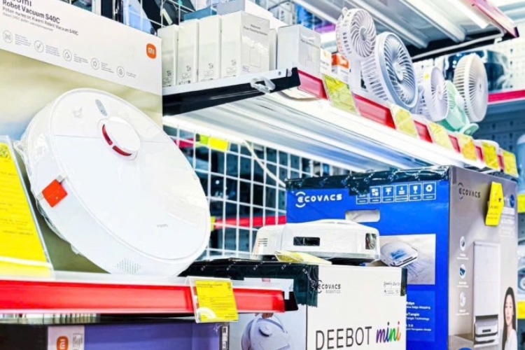 Robot hút bụi hàng trưng bày là gì? Có nên mua để tiết kiệm chi phí không?