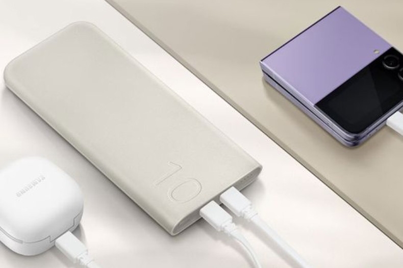 Samsung EB-P3400XUEGWW có dung lượng 10.000 mAh, công suất 25 W và trọng lượng 210 g để dễ mang theo mỗi ngày