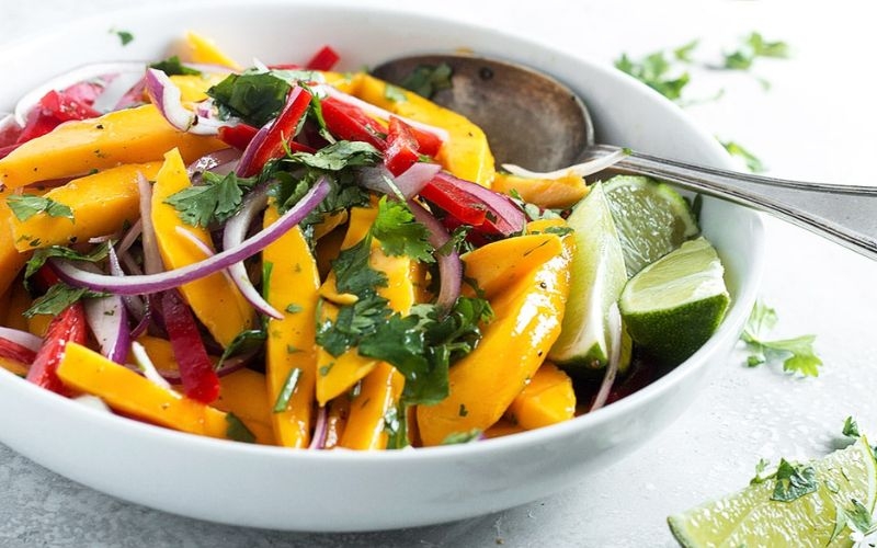 Hoàn thành salad đào Thái