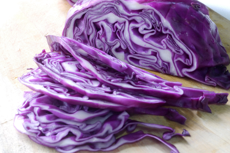 Salad gà hạt óc chó hình 3