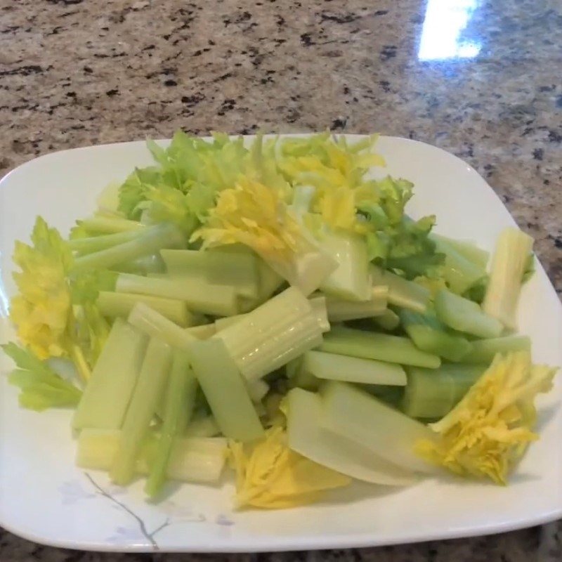 salad tôm cần tây sốt chua cay 3