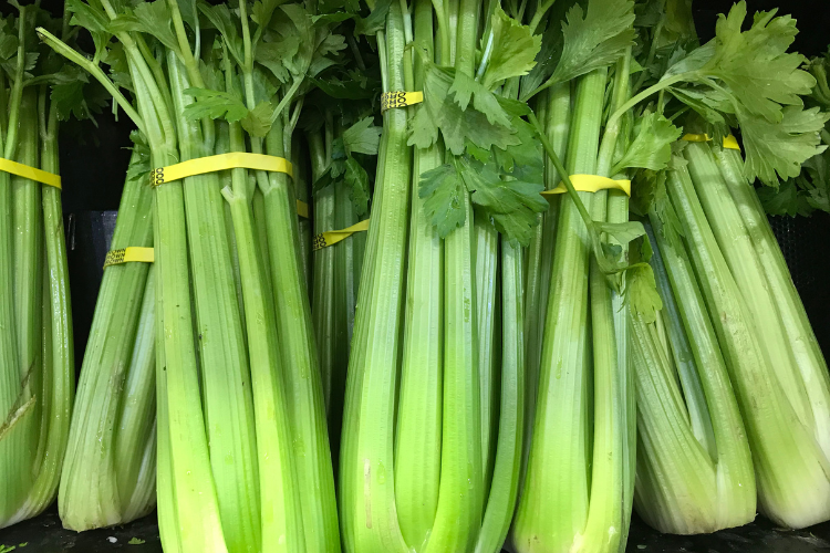 Salad tôm cần tây sốt dầu mè hình 3